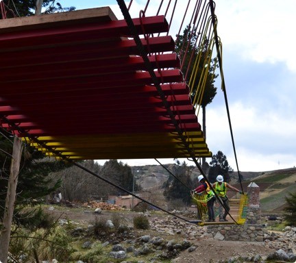 Kayarani Bolivia suspension footbridge construction – photo gallery 2