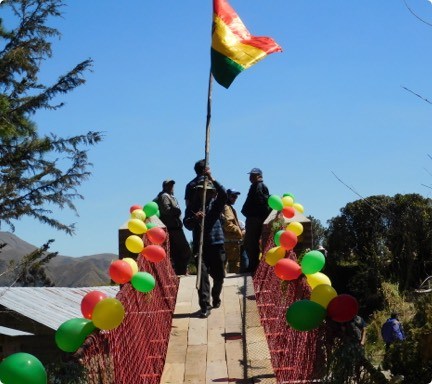 Kayarani Bolivia suspension footbridge construction – photo gallery 11