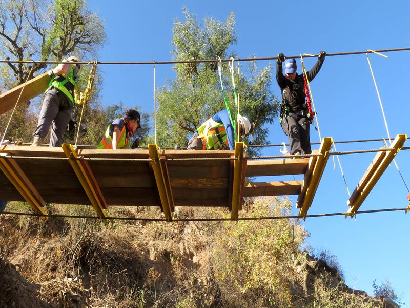 Pabellon Bolivia suspension footbridge construction – photo gallery 5