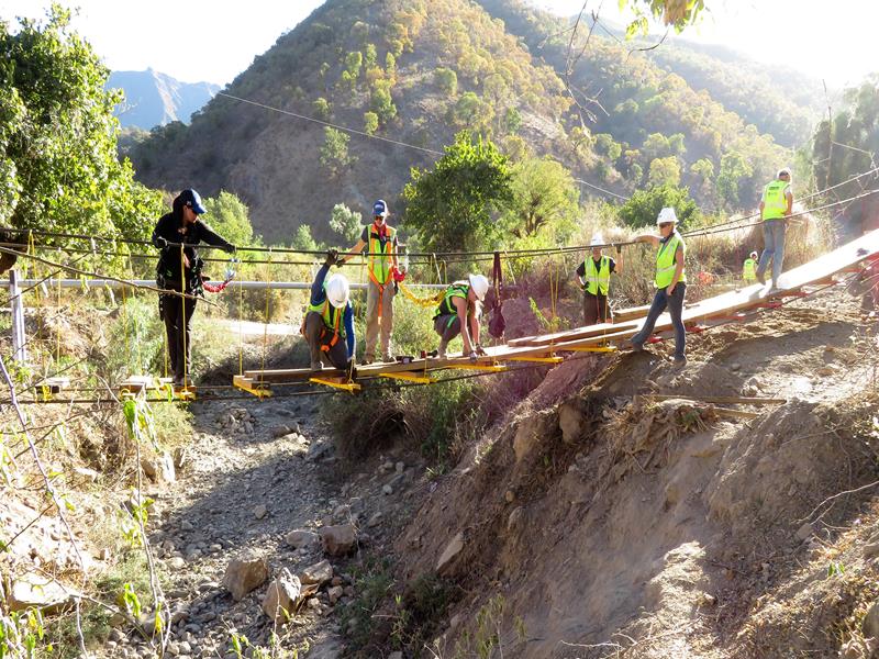 Pabellon Bolivia suspension footbridge construction – photo gallery 1