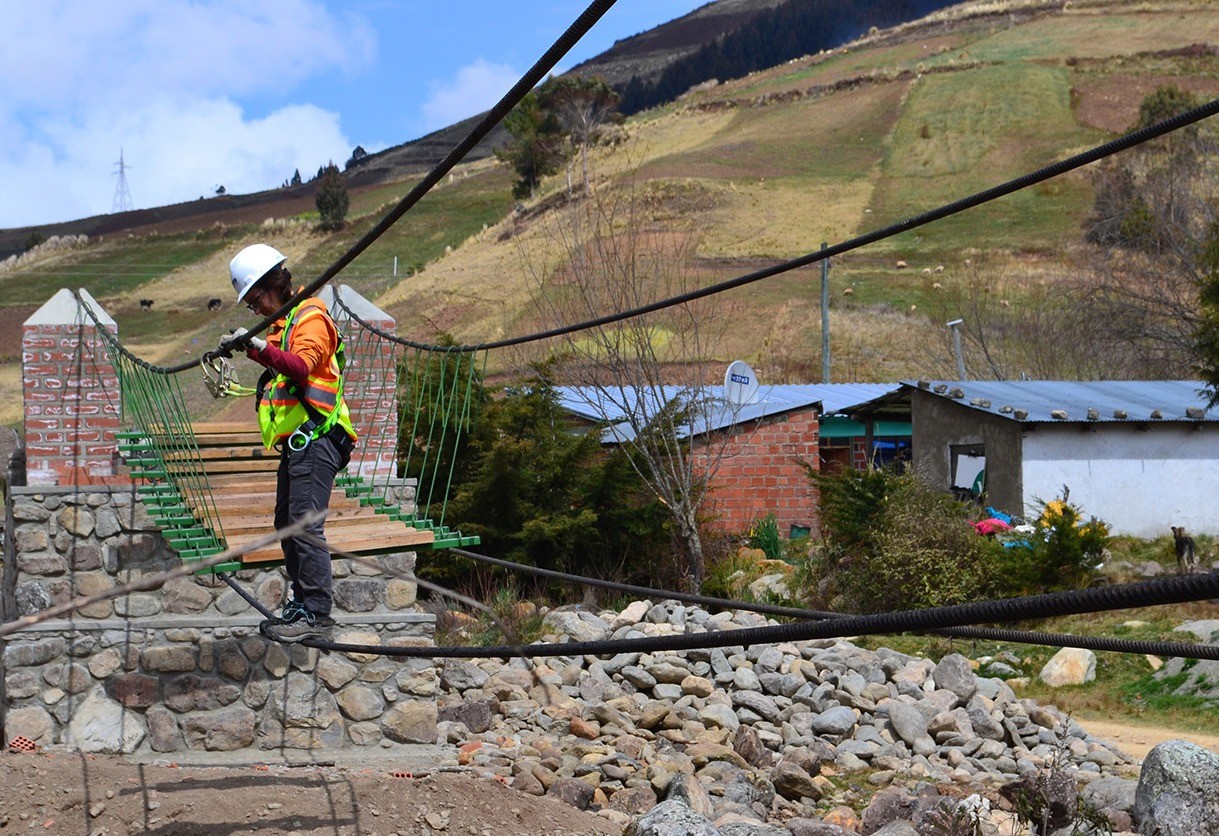 Kayarani Bolivia suspension footbridge construction – photo gallery 1