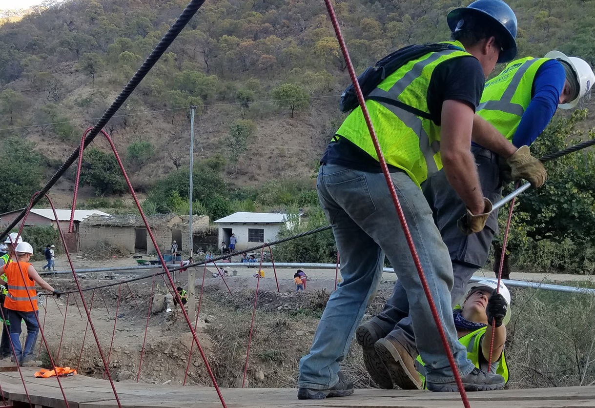 Pabellon Bolivia suspension footbridge construction – photo gallery 4