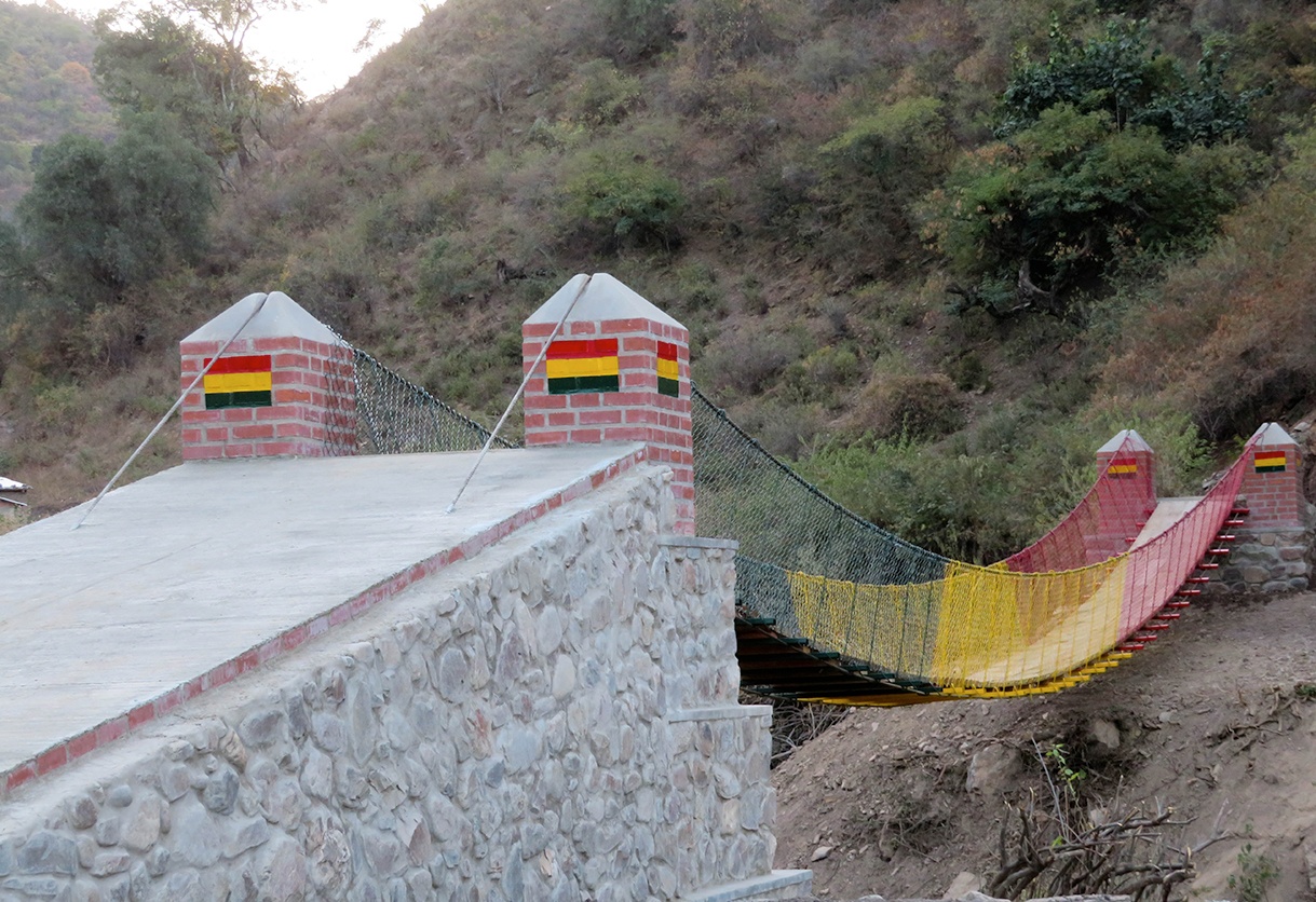 Pabellon Bolivia suspension footbridge construction – photo gallery 11